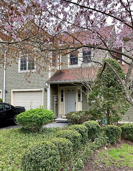 1st image of 102 Kensington Way
