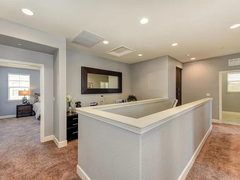 916 Lyon Pl — Photo 9