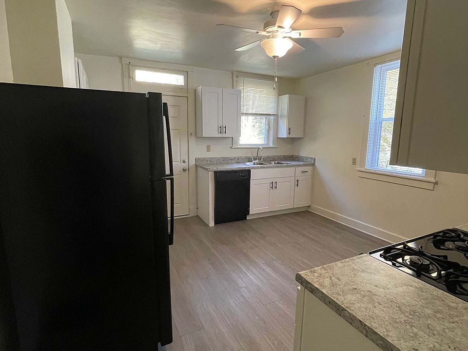 Venture Street Apartments_White Kitchen View