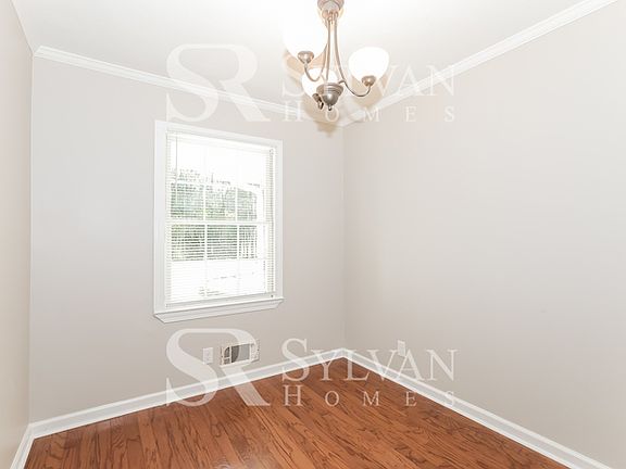 3rd image of 1400 Springwood Dr