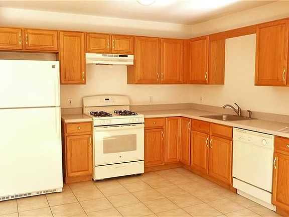 2nd image of 14 Forest Ln