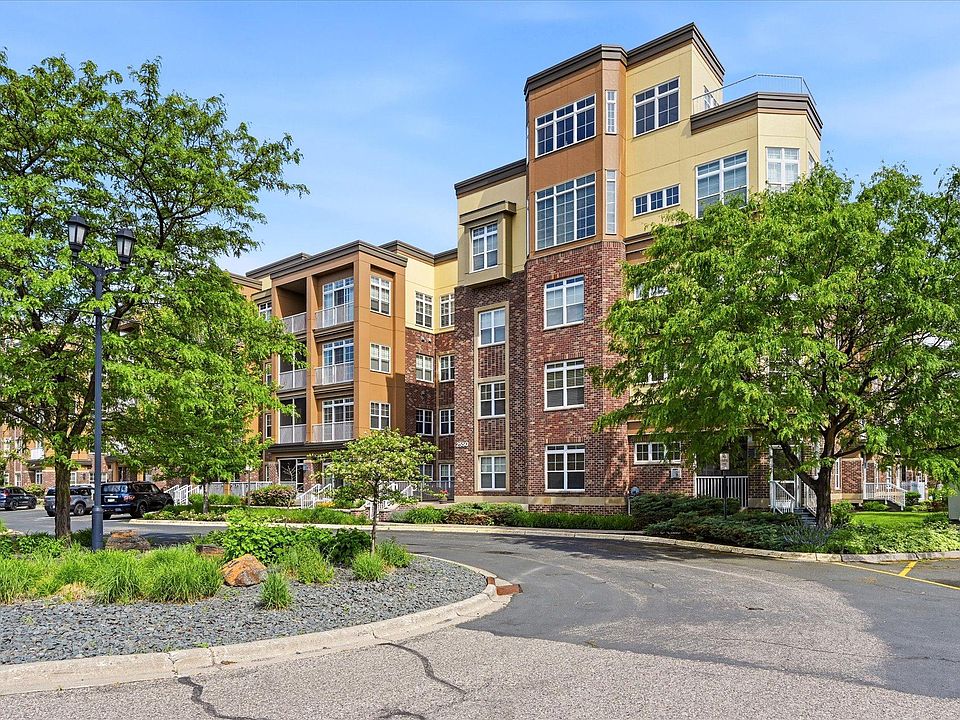 1st image of 2550 38th Ave NE Unit 213