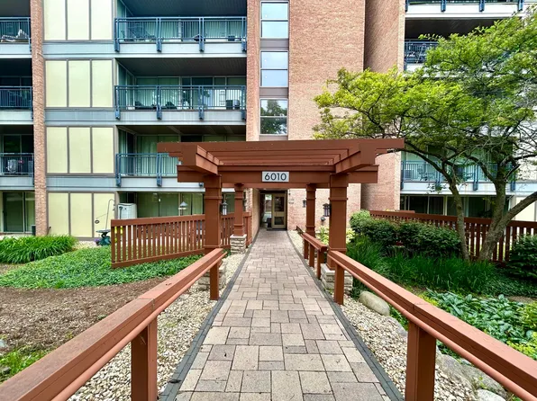 6010 Oakwood Dr APT 3J, Lisle, IL 60532