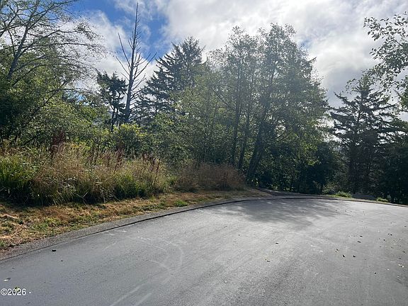 4th image of 5500 Tyee Loop