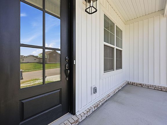 4th image of 304 Skaggs Blvd