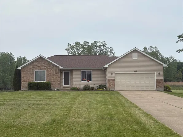 1044 Hockey Ln, Lapeer, MI 48446