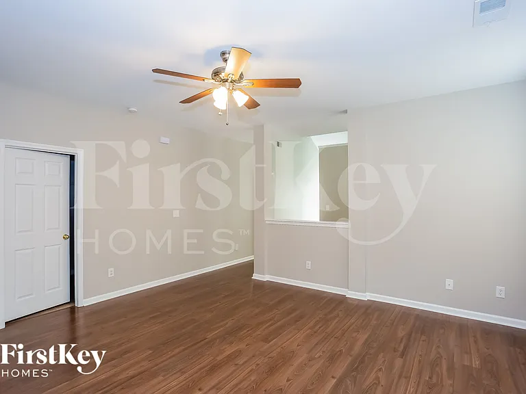 4915 Abercromby St — Photo 5