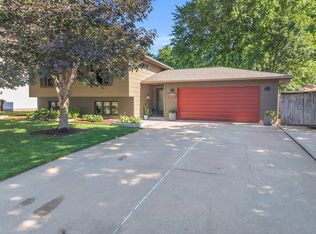 2122 W 36th St, Kearney, NE 68845