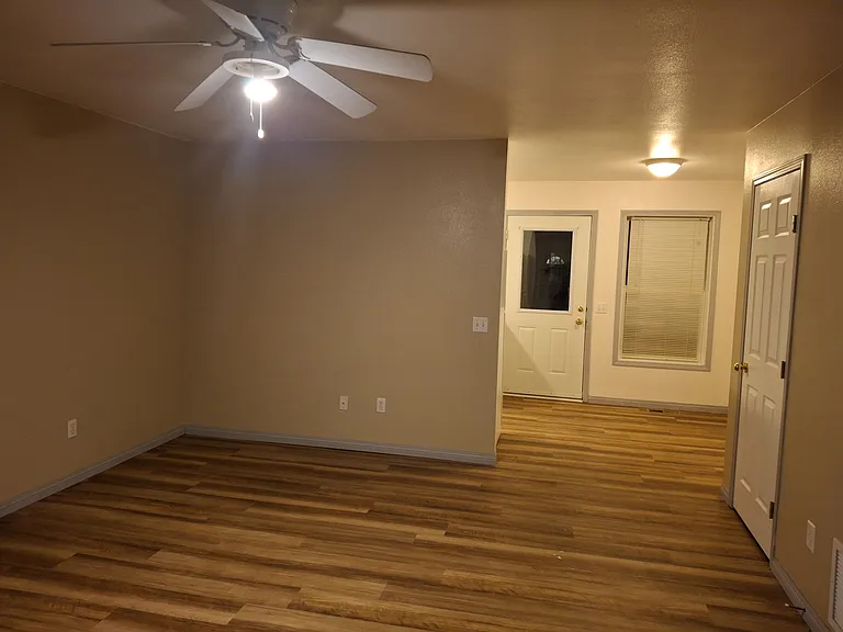 323 Bills Ln — Photo 2