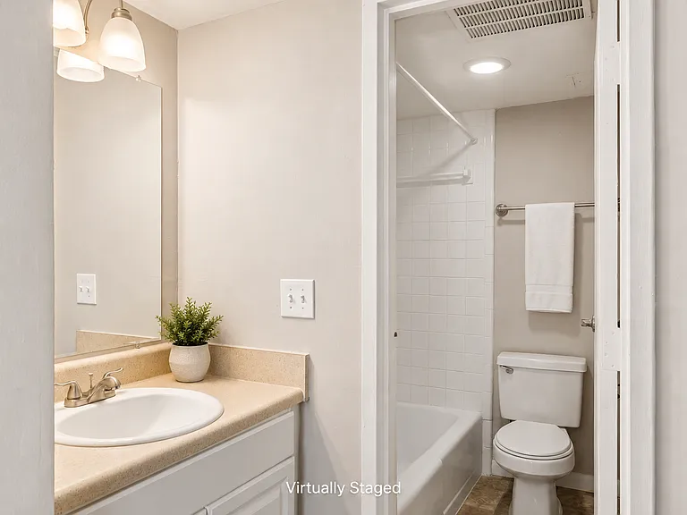 University Apartments Chapel Hill — Photo 10