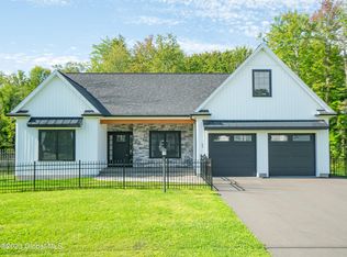 48 North Rd, Troy, NY 12180