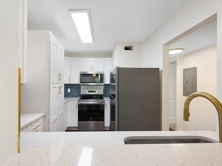 Acklen Apartments — Photo 11