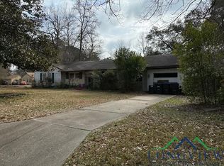 200 W Glenn Dr, Longview, TX 75602
