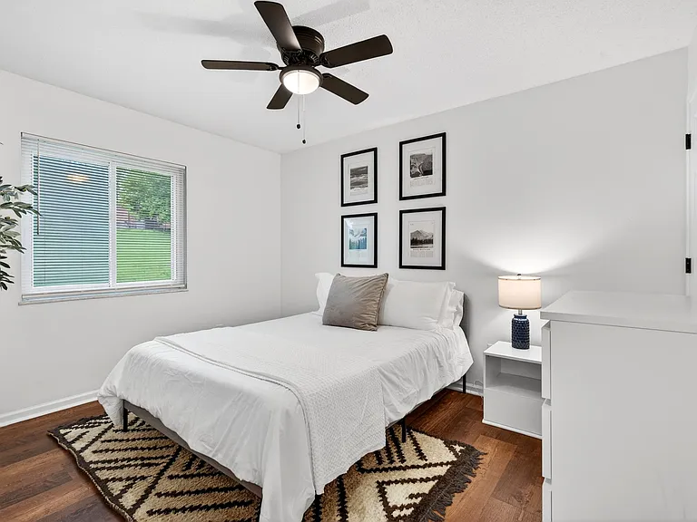 2126 Hungerford Dr — Photo 23