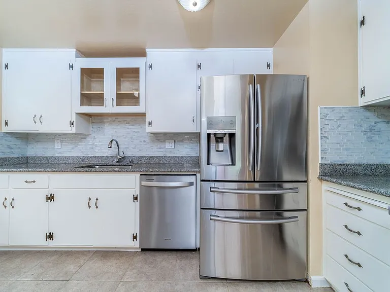877 Miller Ave — Photo 7
