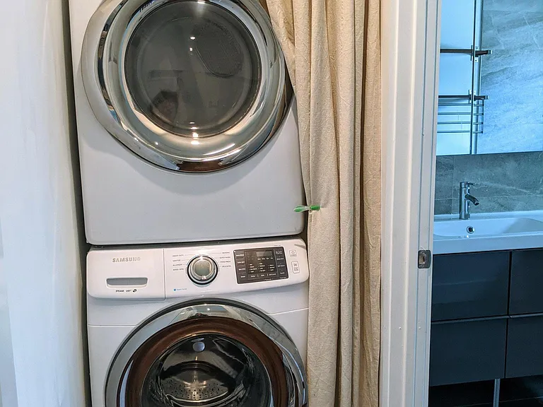 Washer & dryer on upper level