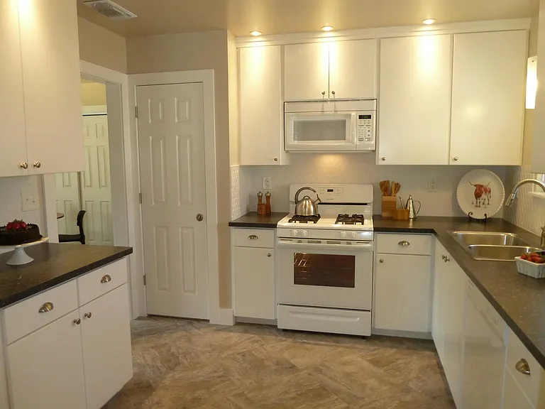 2303 Devonshire Dr — Photo 10