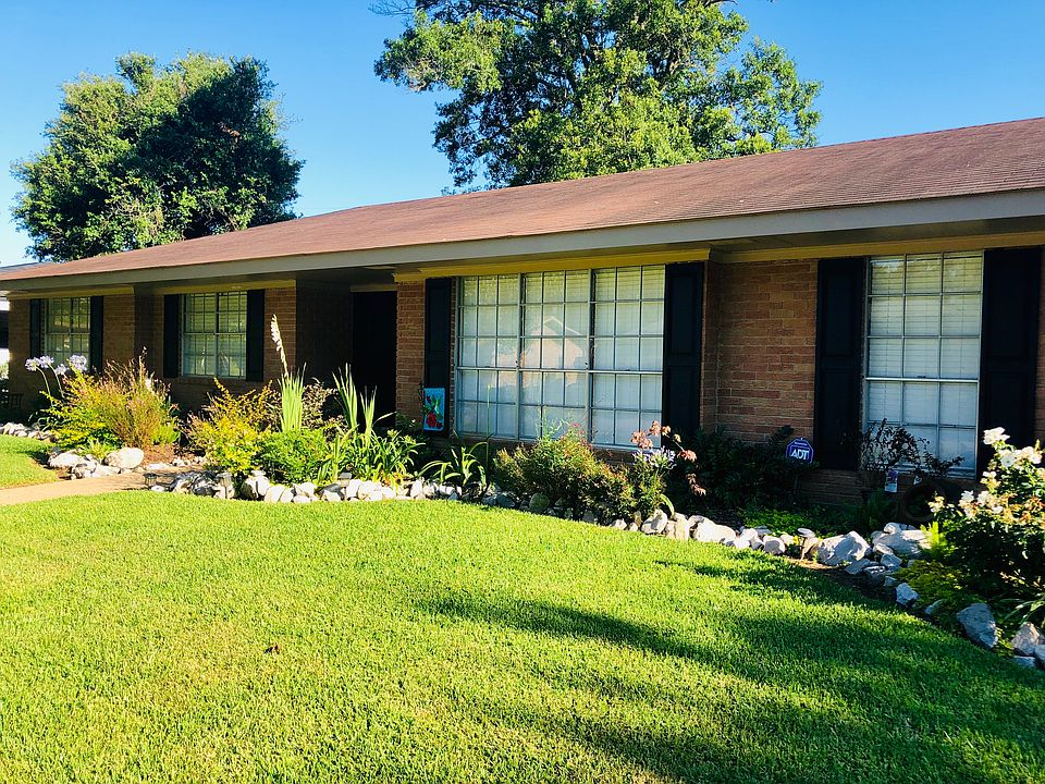 beautiful new landscaping 