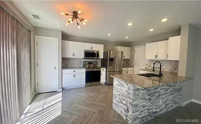 3 bed, 1.5 bath, 1372 sqft, $2,595 — Photo 3