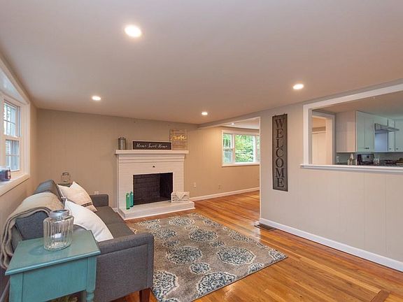 5th image of 19 Oakwood Ave