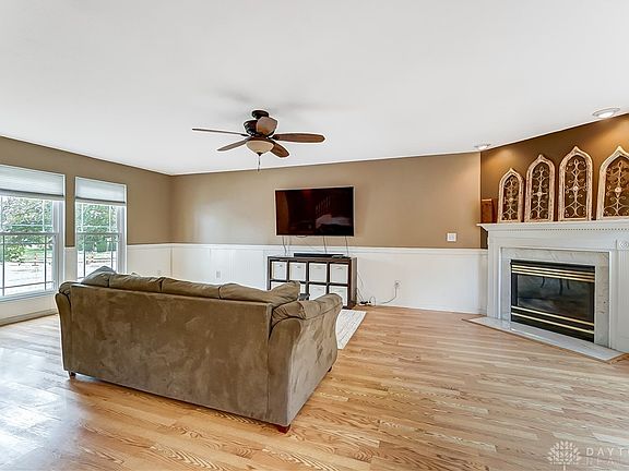 5th image of 221 Clearbrook Dr