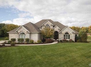 425 Twin Eagles Blvd E, Huntertown, IN 46748