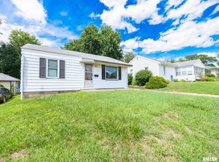 1405 Chestnut St, Pekin, IL 61554
