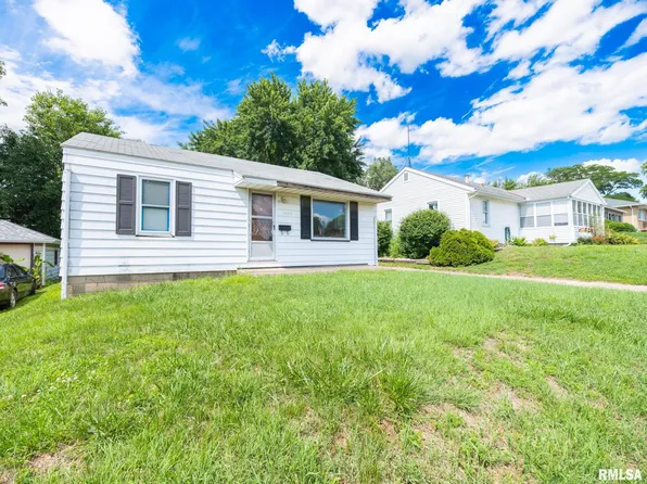 1405 Chestnut St, Pekin, IL 61554