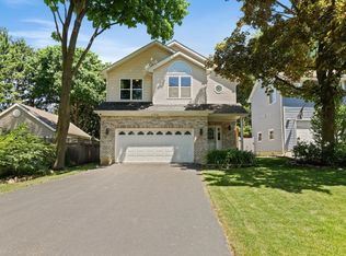 21378 W Willow Rd, Lake Zurich, IL 60047