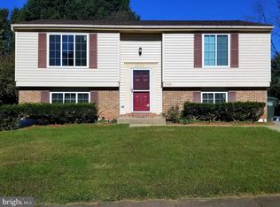 2900 Ashdown Forest Dr, Herndon, VA 20171