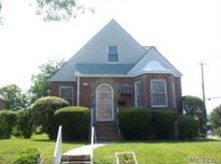 5806 187th St, Fresh Meadows, NY 11365