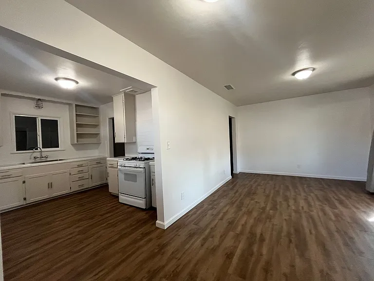 1086 Palm Ave — Photo 5
