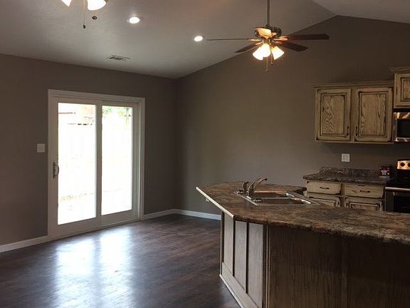 4th image of 103 Lyla Ln APT 1