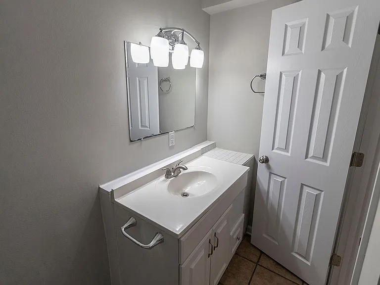 706 Demaret Dr #C — Photo 16