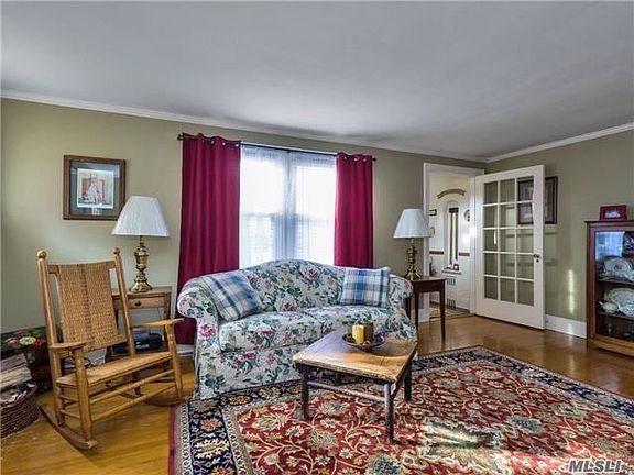 4th image of 36 Lawrence Ave