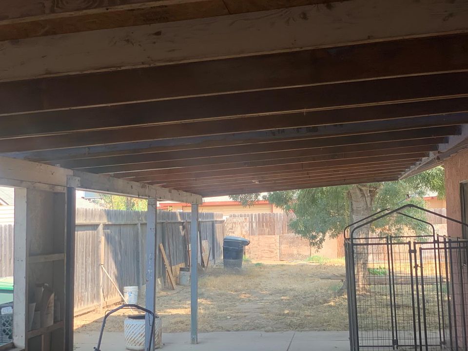 2nd image of 909 E Clark St