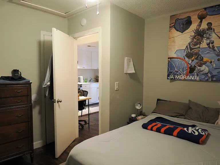 126 Alexander St — Photo 44
