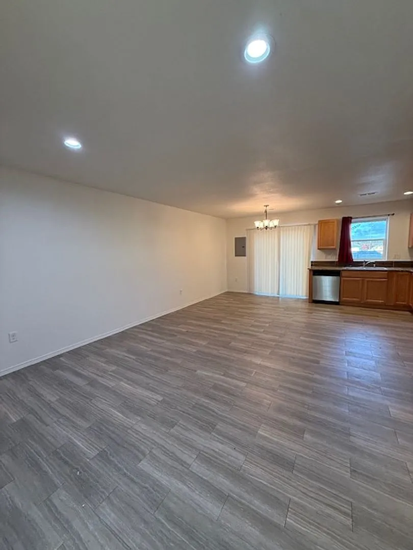1340 Shaker Place — Photo 4