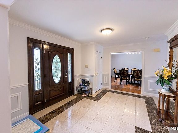 2nd image of 81 E Crescent Ave