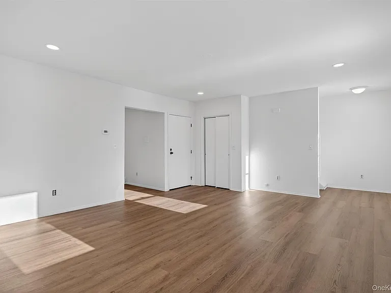 12 Scotchtown Ave — Photo 10