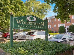 826 South Ave APT R8, Secane, PA 19018