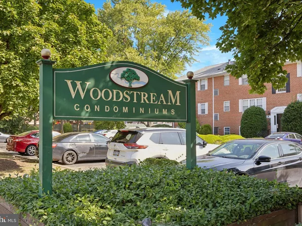 826 South Ave APT R8, Secane, PA 19018