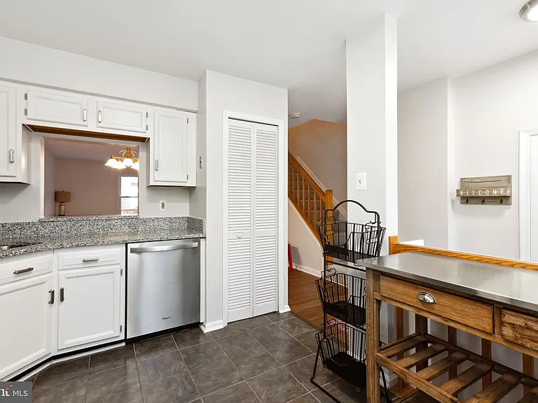 9525 Clocktower Ln — Photo 6