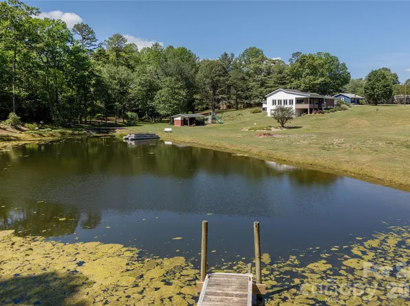 231 Allen Rd, East Flat Rock, NC 28726
