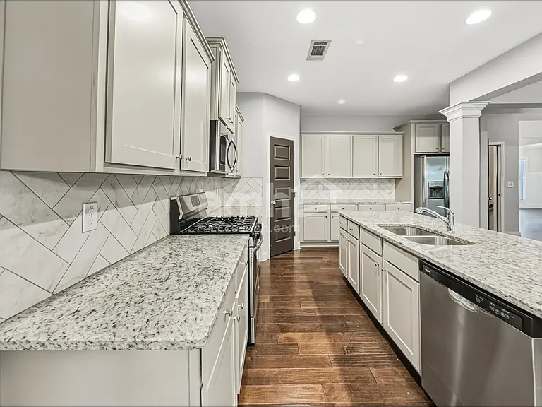 1867 Bloom Ct — Photo 3