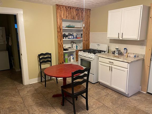 4th image of 608 Wood St