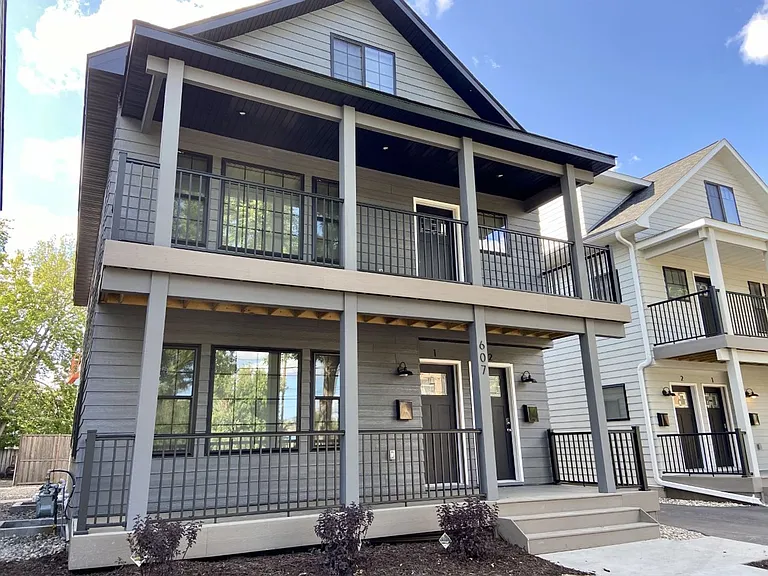 1215 8th St SE — Photo 3