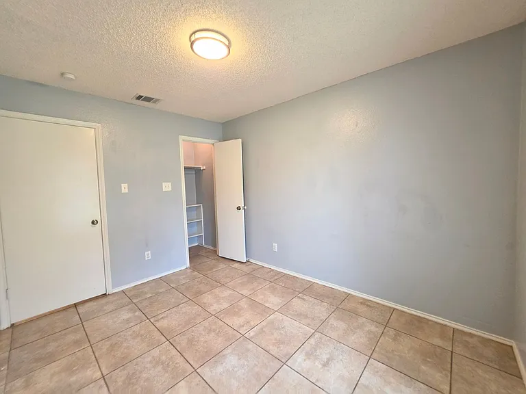 5647 Timberhurst — Photo 7