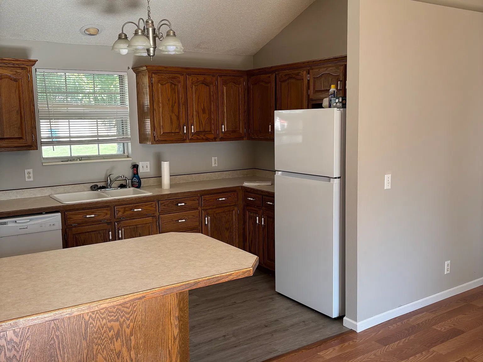 2 bed, 1341 sqft, $1,250 — Photo 3
