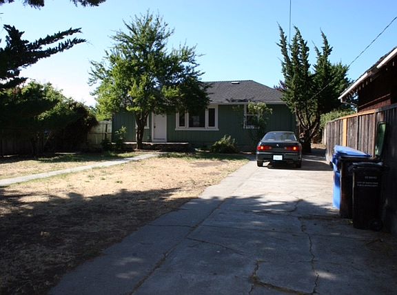 2nd image of 220 Woods St